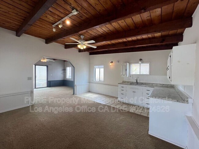 Building Photo - 2667 S Dolphin St
