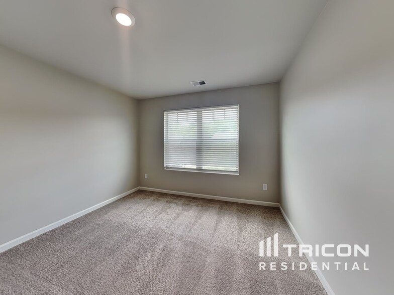 Building Photo - 2092 Massey Ln
