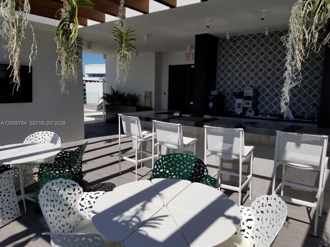 Building Photo - 1010 Brickell Ave