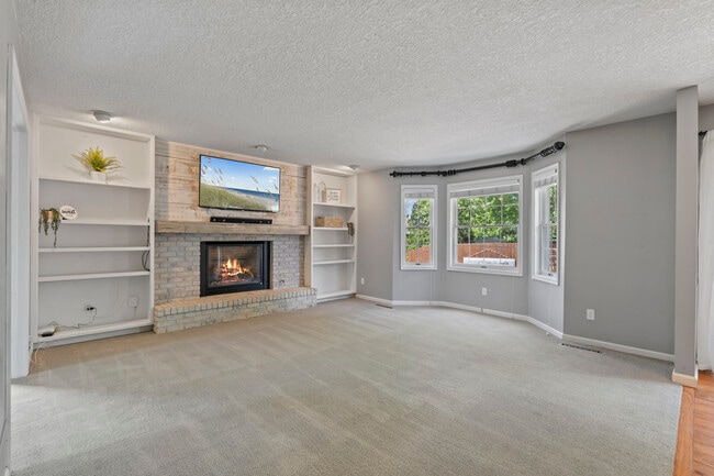 Building Photo - 4690 Lindbergh Dr