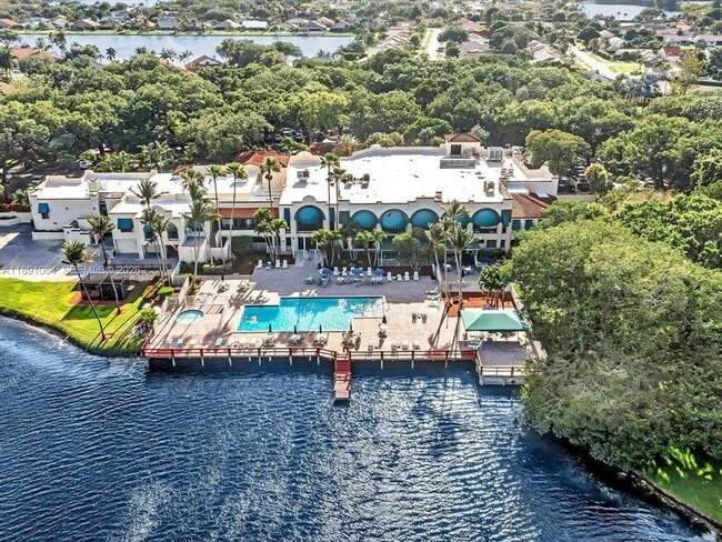 Building Photo - 9430 Live Oak Pl