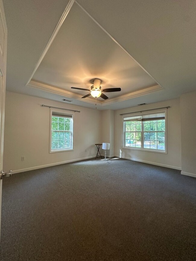 Building Photo - Normaltown, Move-in ready