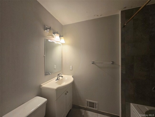 Building Photo - 60 Evan Rd