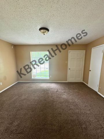 Building Photo - 4434 Whiteside St