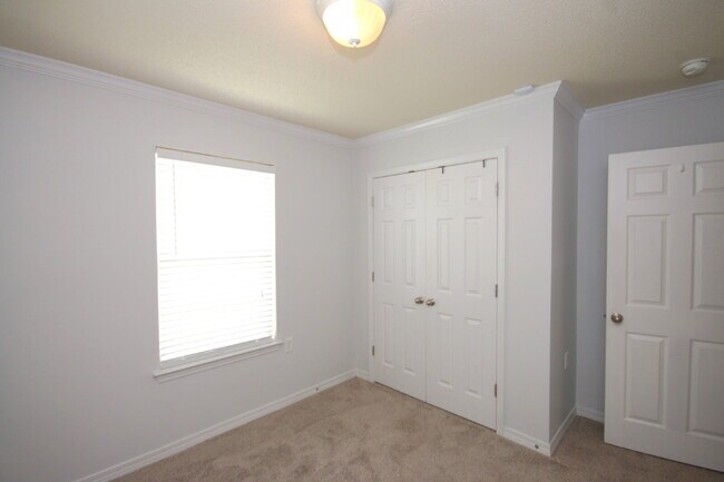 Building Photo - West Pensacola Patio Home Featuring Open Living Design, Stainless Appliances, Private Fenced Yard...