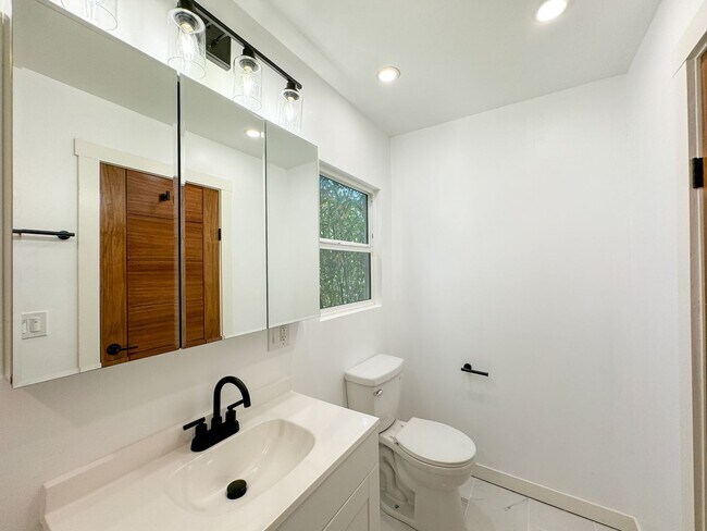 Building Photo - Boyle Heights Stunning Modern Farmhouse