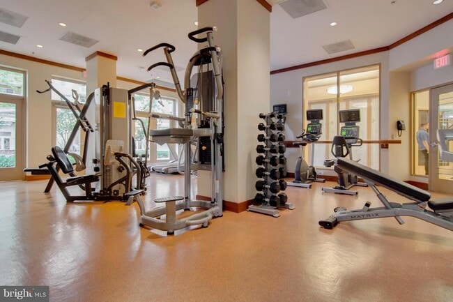 Building Photo - 3101 N Hampton Dr