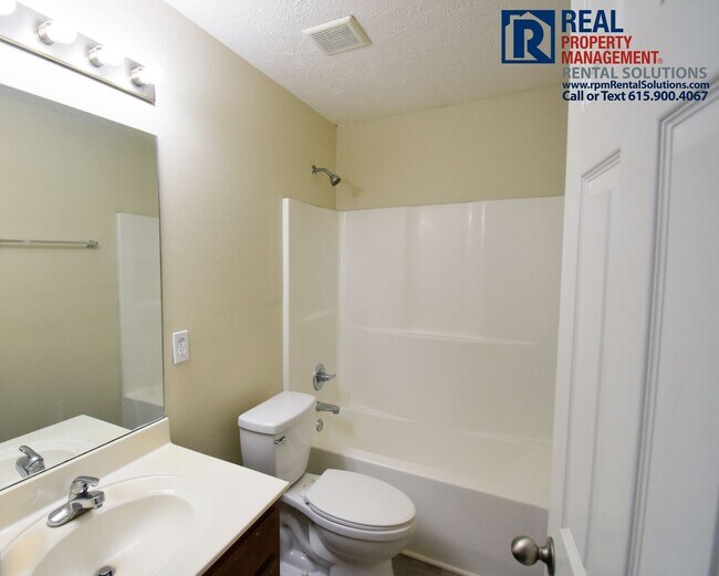 Building Photo - Wonderful 3 bedroom 3 bath home with HUGE bonus room! Washer/dryer included and attached garage!