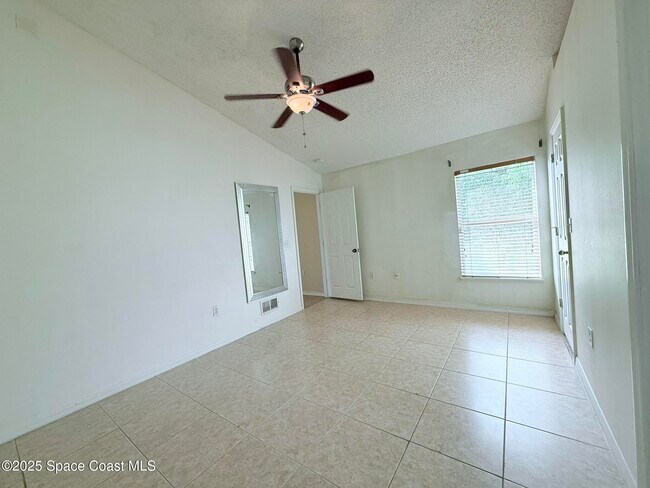 Building Photo - 3232 Wallace Ave