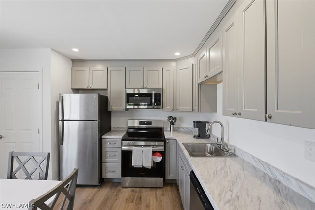 Building Photo - 1046 Periwinkle Way