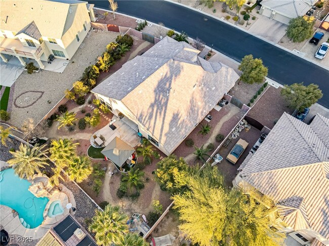 Building Photo - 7215 N Buttons Ridge Dr