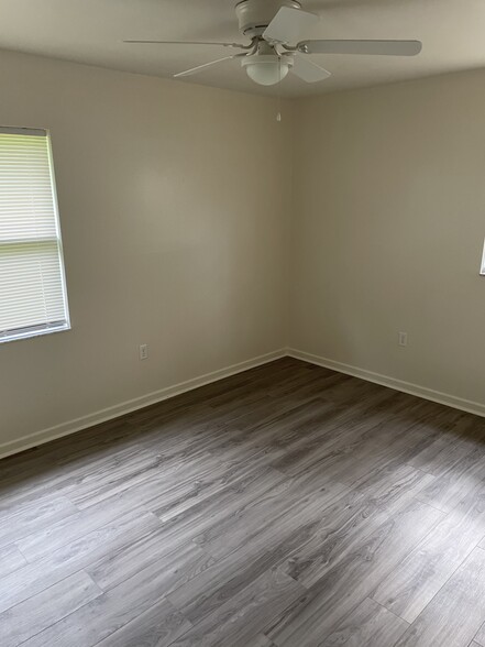 Building Photo - 1422 Pembrook Dr