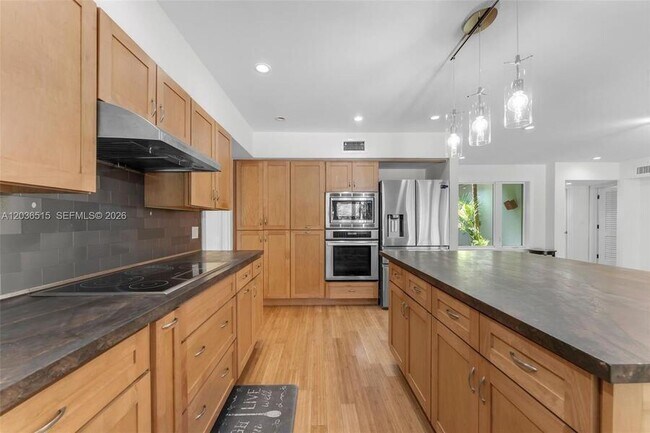 Building Photo - 7711 SW 47th Ave-