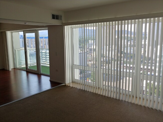 Building Photo - 255 N Sierra St