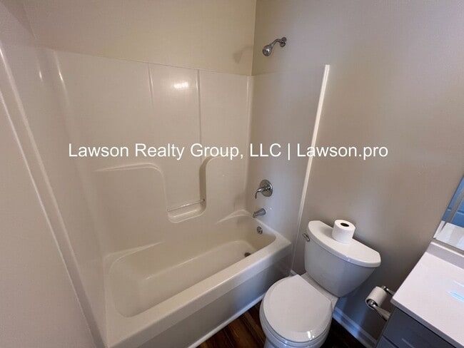 Building Photo - 7th St 306-8