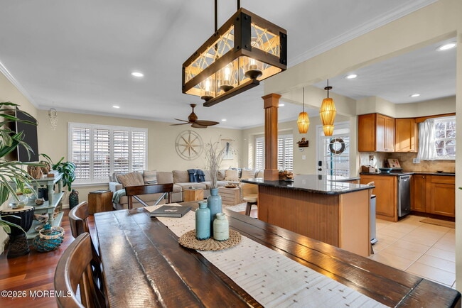 Building Photo - 1733 Melrose Ave