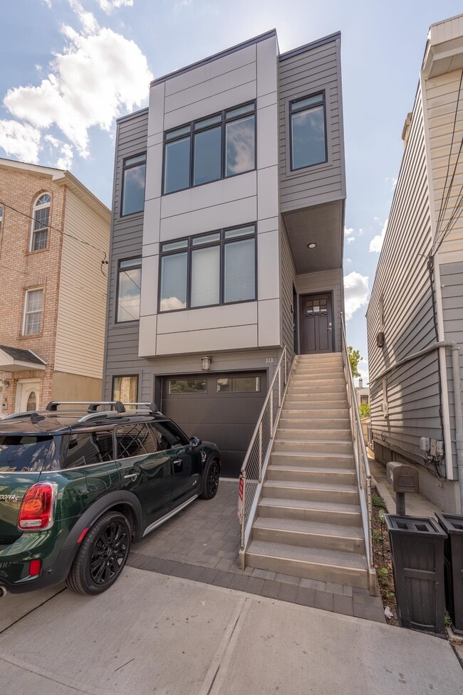 Building Photo - 313 Winfield Ave