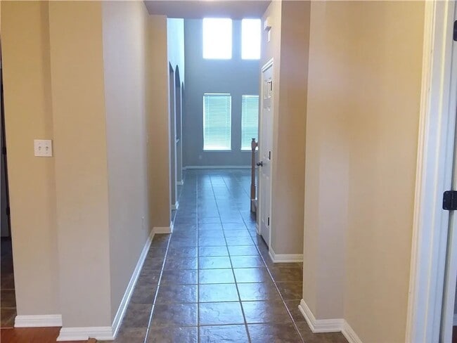 Building Photo - Lovely 4 Bed 2.5 Bath Home!