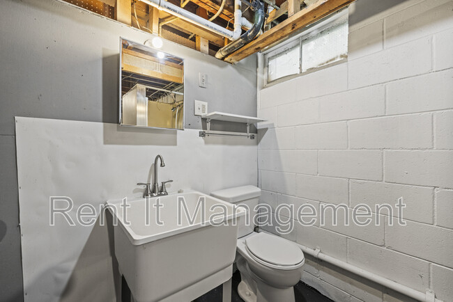 Building Photo - 3501 Redick Ave