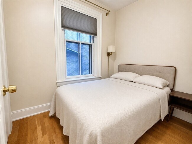 Building Photo - 244 Beacon St