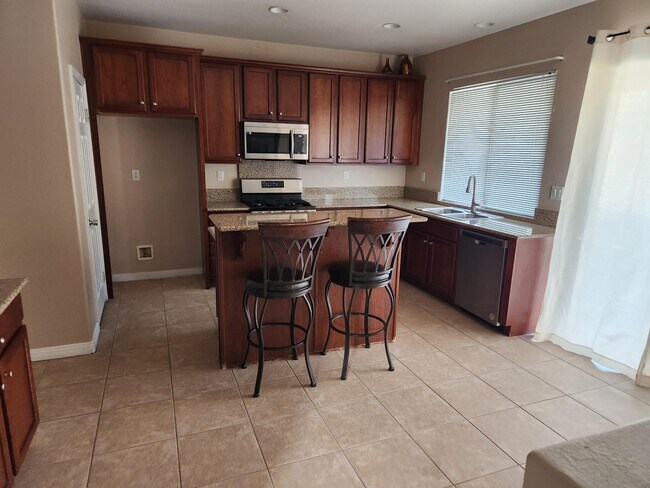 Building Photo - 84476 Ruebens Way