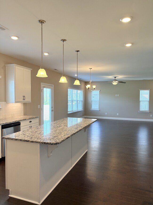 Building Photo - 7010 Shelton Ln