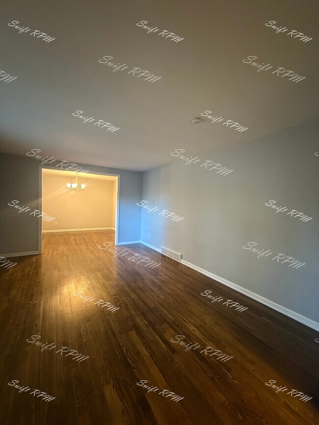 Building Photo - 9805 Carter Dr