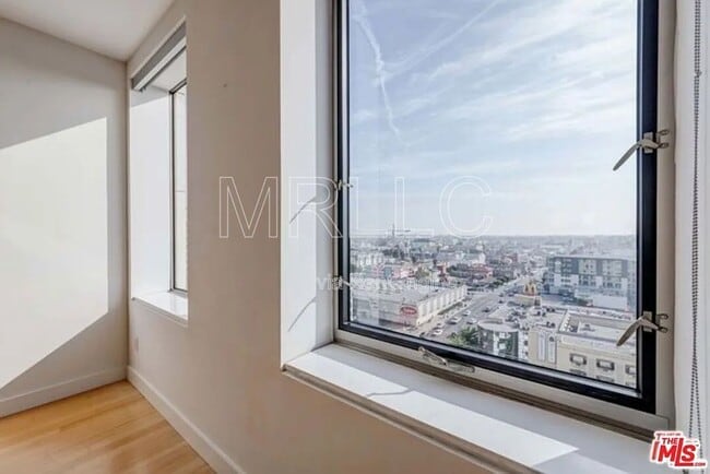 Building Photo - 3810 Wilshire Blvd