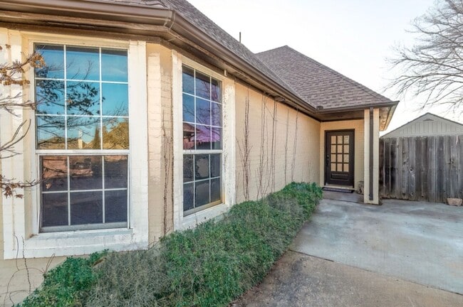 Building Photo - 7623 Wyatt Lake Drive