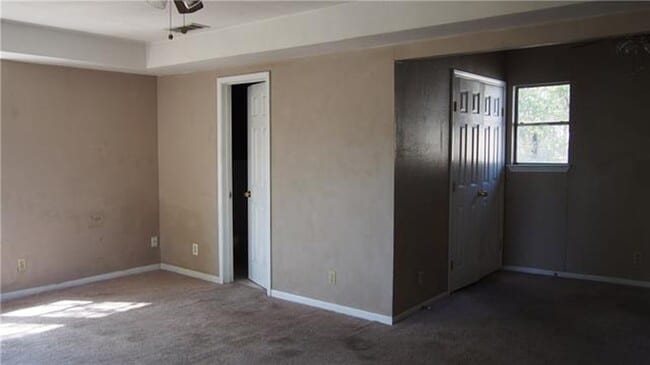 Building Photo - 5216 Mallory Dr