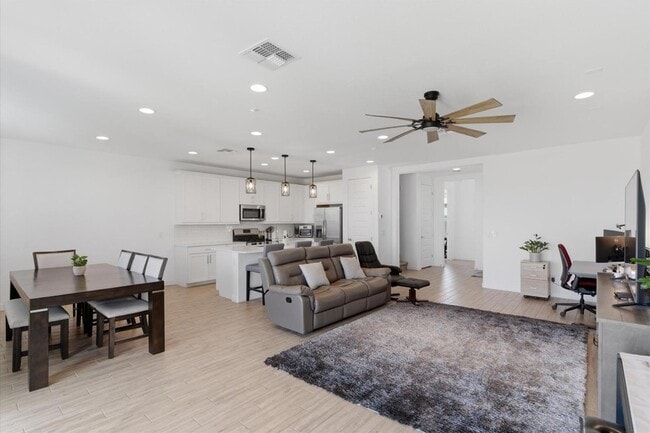 Building Photo - 5935 S Coyote Canyon