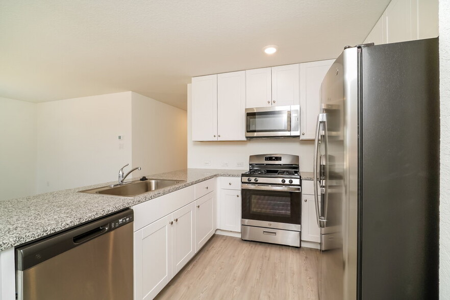 Building Photo - 1221 White Willow