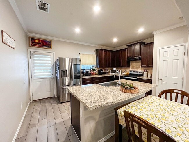 Building Photo - 8723 Shiloh Rock Dr