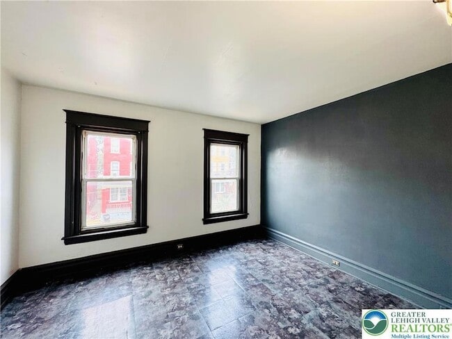 Building Photo - 637 N Penn St