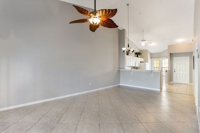 Building Photo - 9165 Celeste Dr