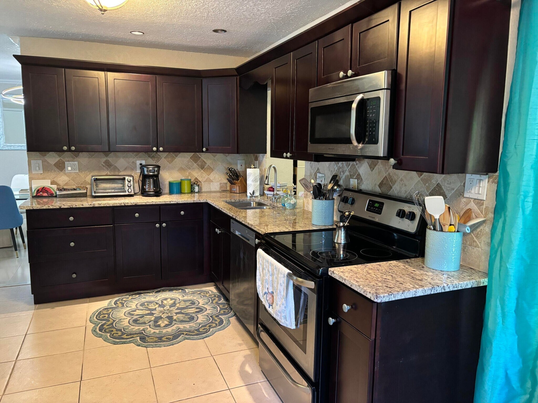 Building Photo - 6433 Sagewood Way
