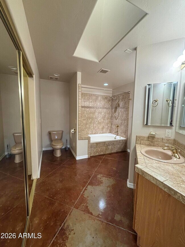 Building Photo - 5342 S San Pedro Ave