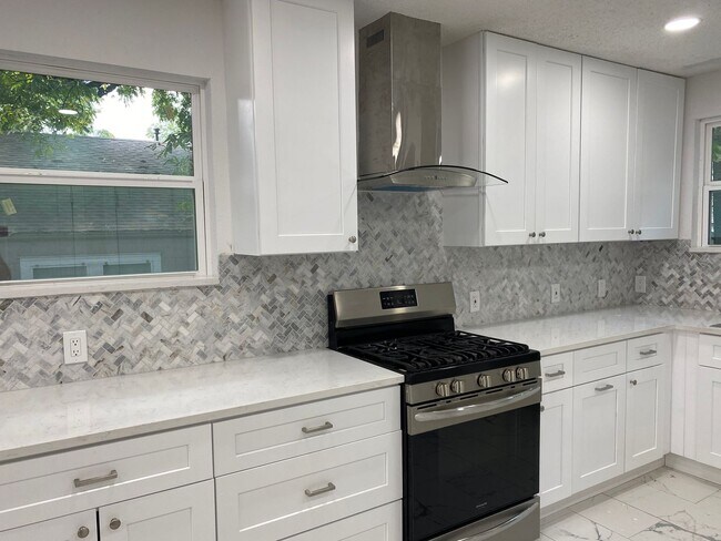 Building Photo - UT PRE LEASE: Charming 3 bed / 2 bath Hous...