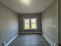 Building Photo - 848 Linn Dr