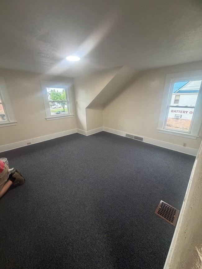 Building Photo - Remodeled West Side 3 Bedroom House