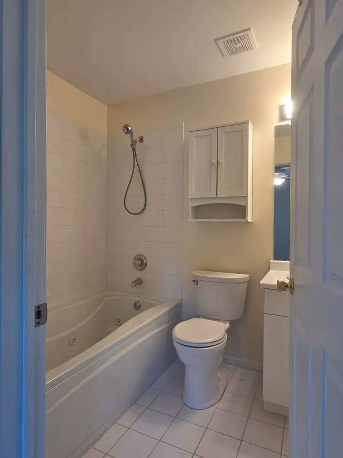 Building Photo - 17 Springhill Dr