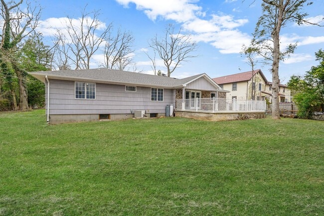 Building Photo - 257 Southlawn Ave