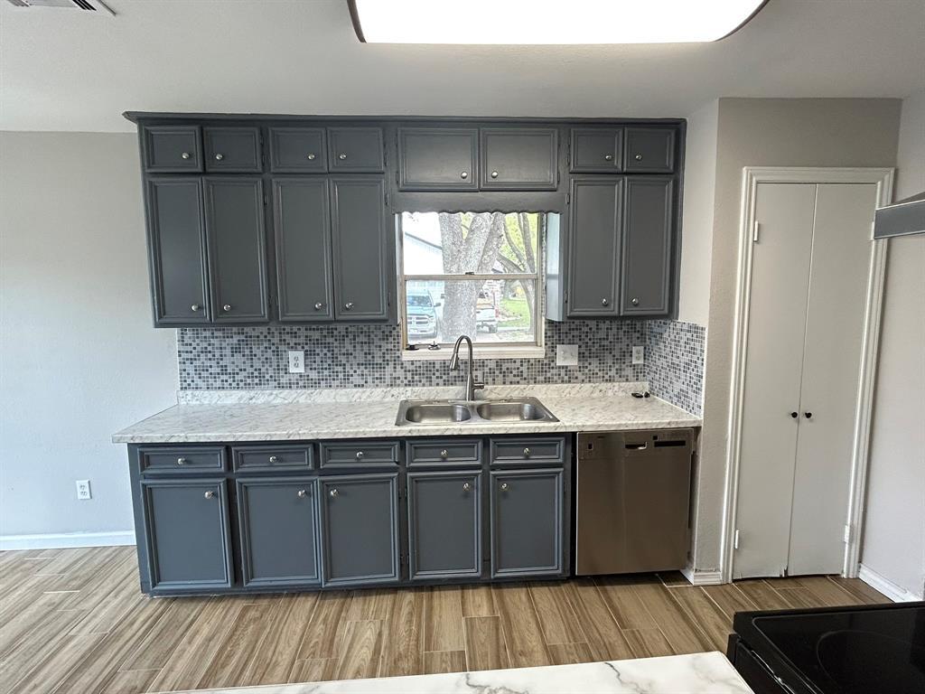 Building Photo - 5926 Darkwood Dr