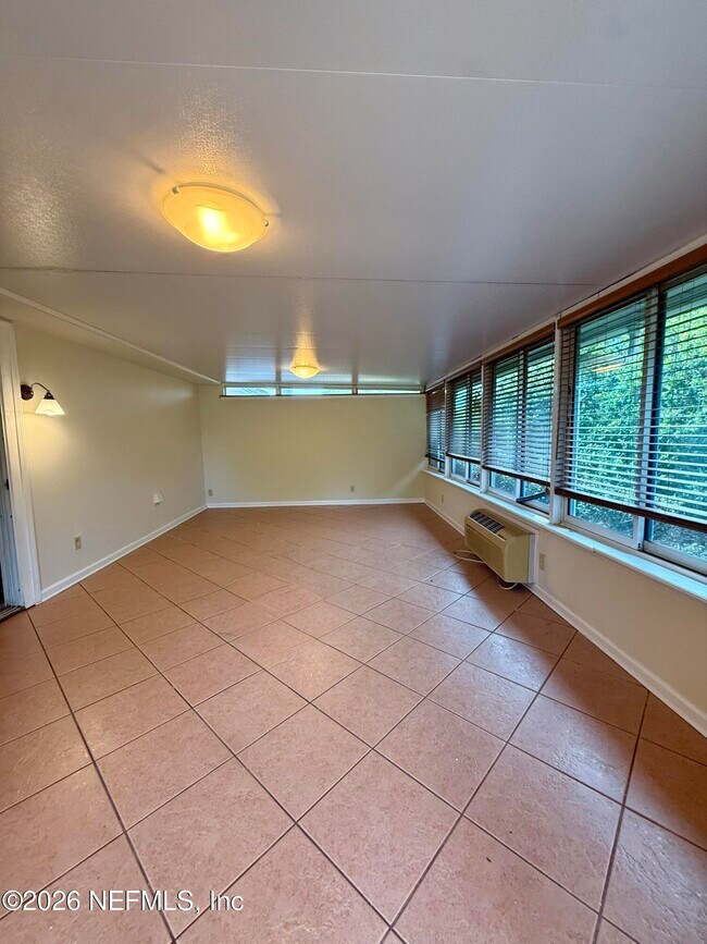 Building Photo - 3150 Highland Grove Dr