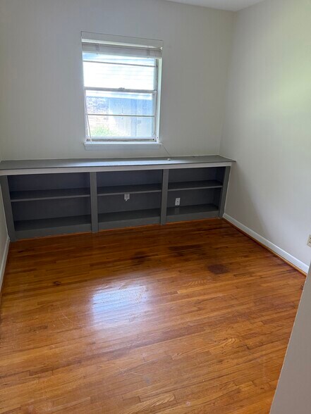 Building Photo - 6805 Sandpiper Dr