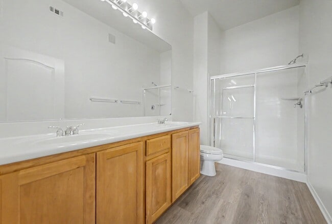 Building Photo - Gated 3 Bedroom condo located just off 215 & Eastern!