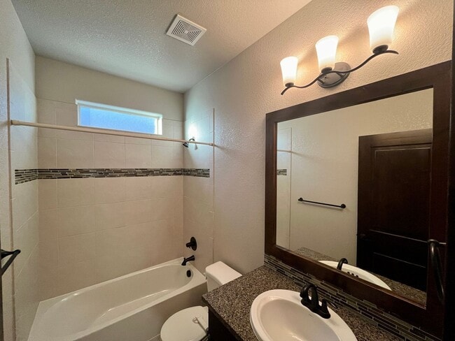 Building Photo - 622 Vermilion Peak Dr