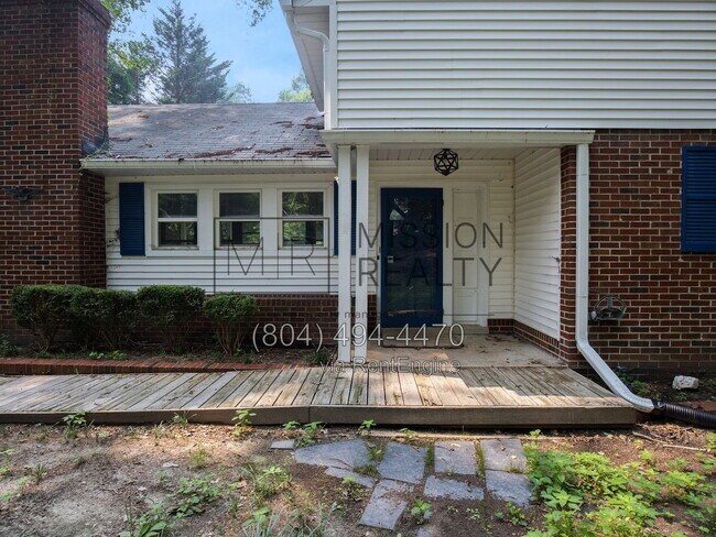 Building Photo - 3916 Lake Hills Rd