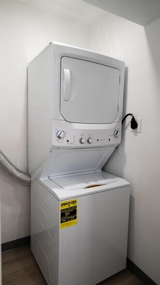 Building Photo - 303 Boston Ave