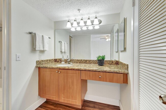Building Photo - 820 Lavers Cir